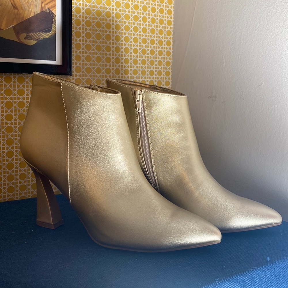 High heel gold boot